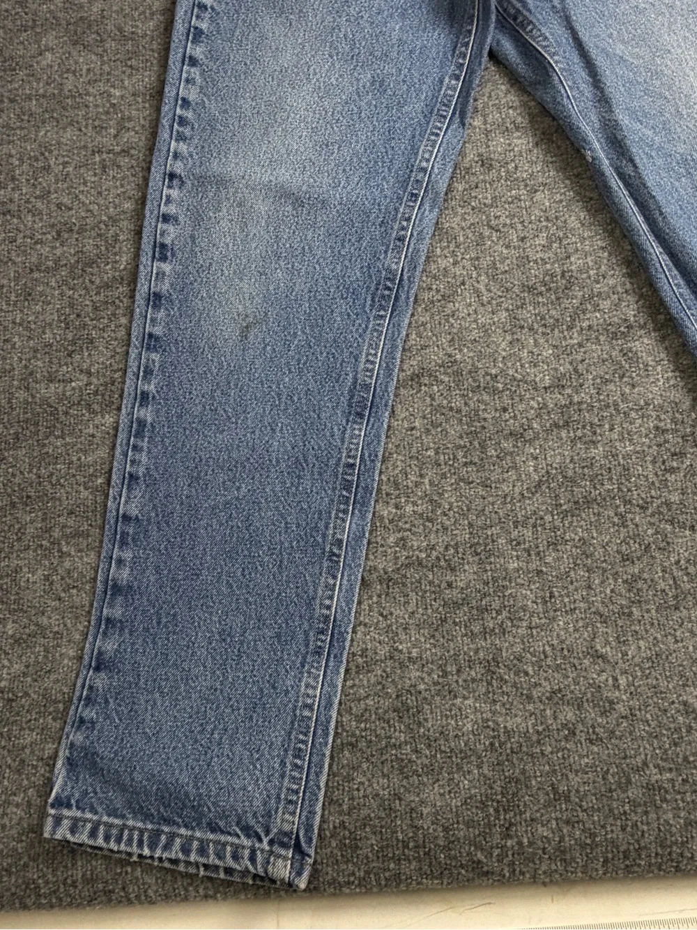Vintage Carhartt Mens Distressed Blue Denim Jeans Tapered Leg Medium Wash 32x32
